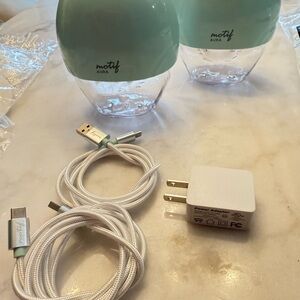 Motif Aura Breast pump bundle
